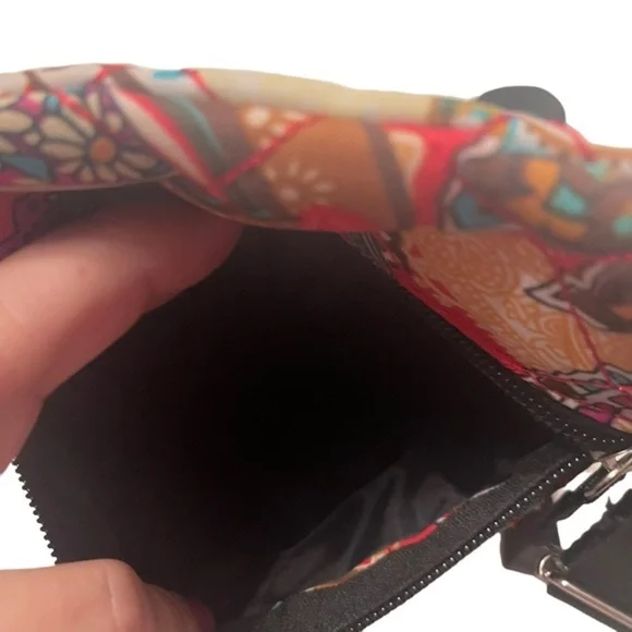 Cross Body Red Paisley Purse NWOT - Picture 4 of 4